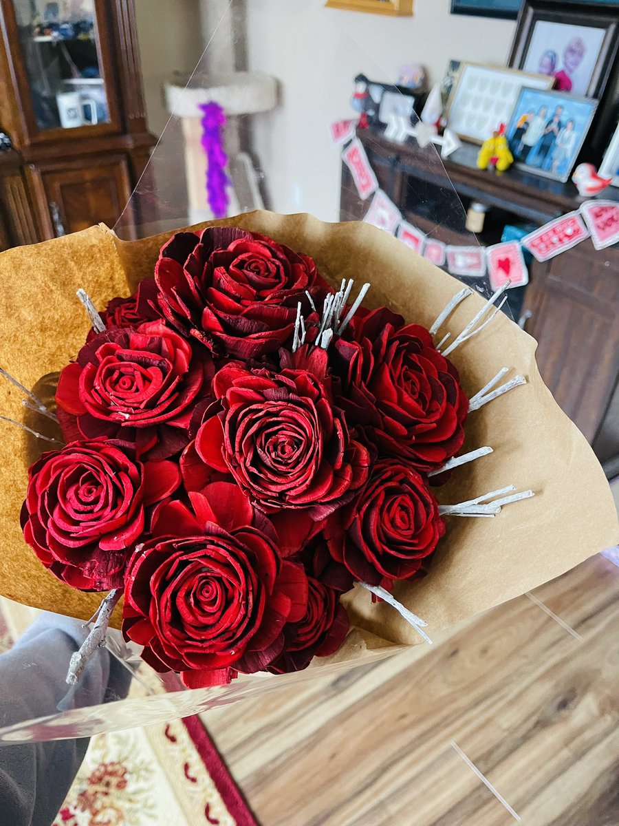 Free Wooden Rose Bouquet on 2/14 at Lowe's Home Improvement