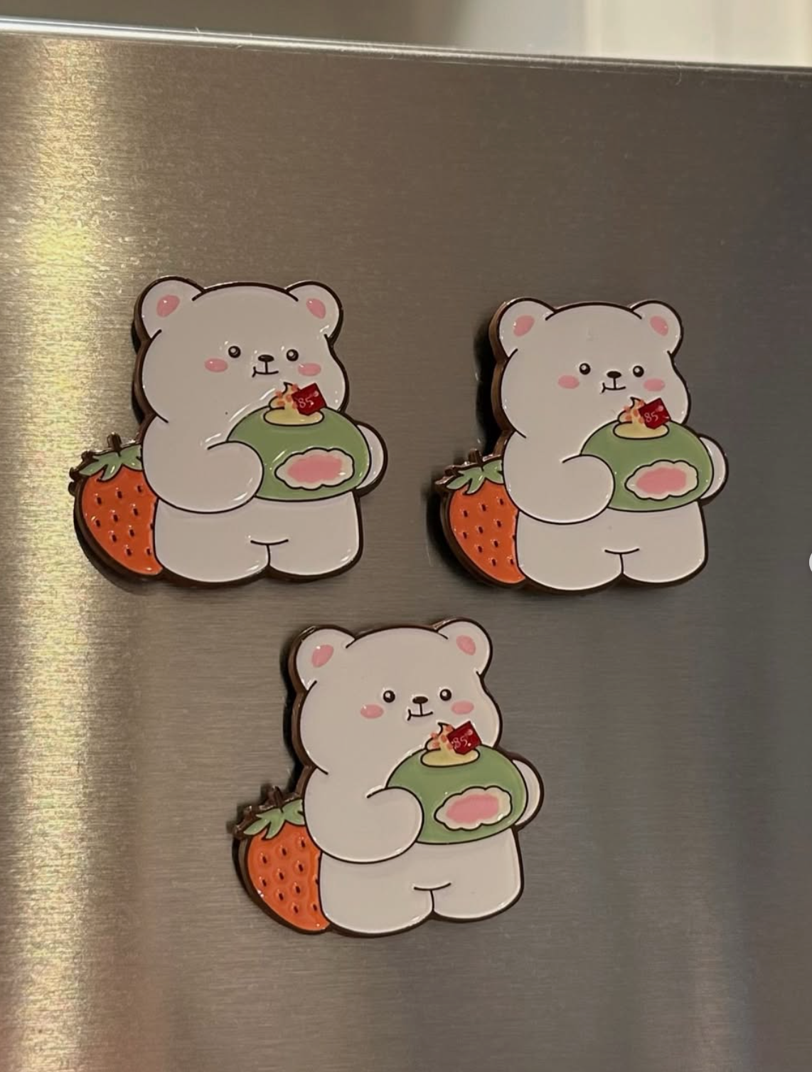 Buy 2 Strawberry Drinks, Get a Limited-Edition Magnet from 85°C Bakery